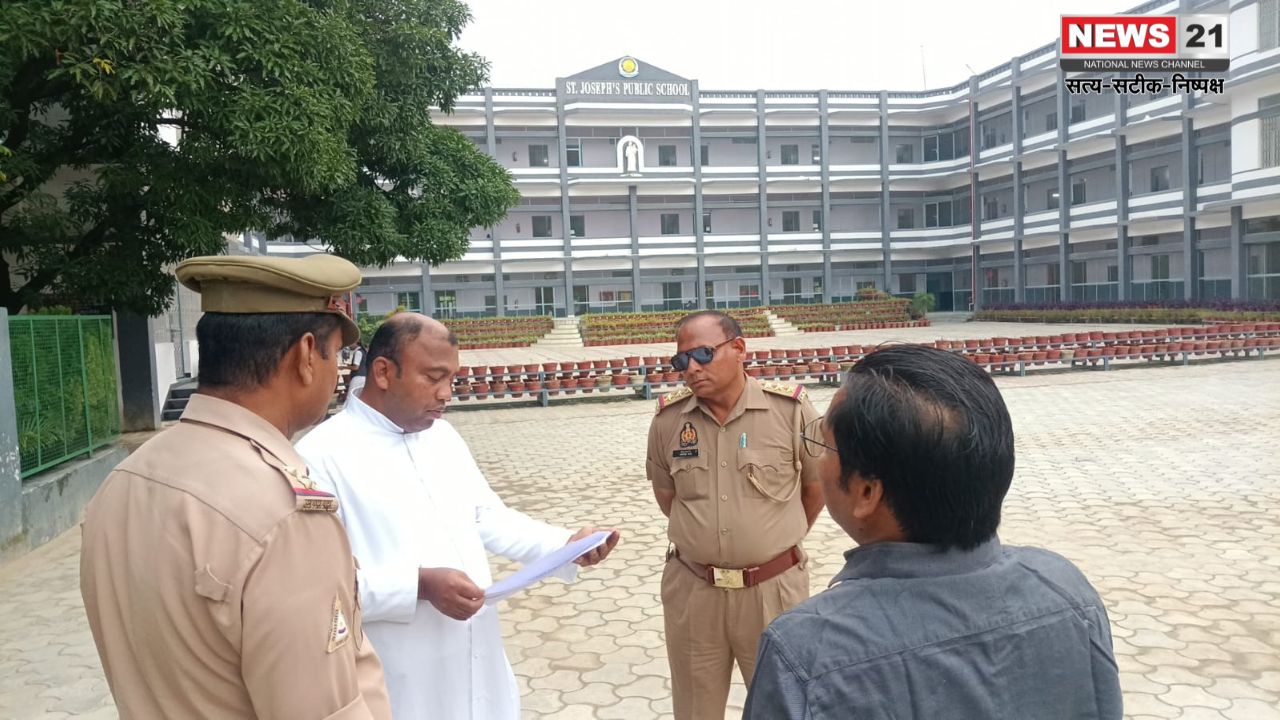 स्कूल वाहनों की चेकिंग